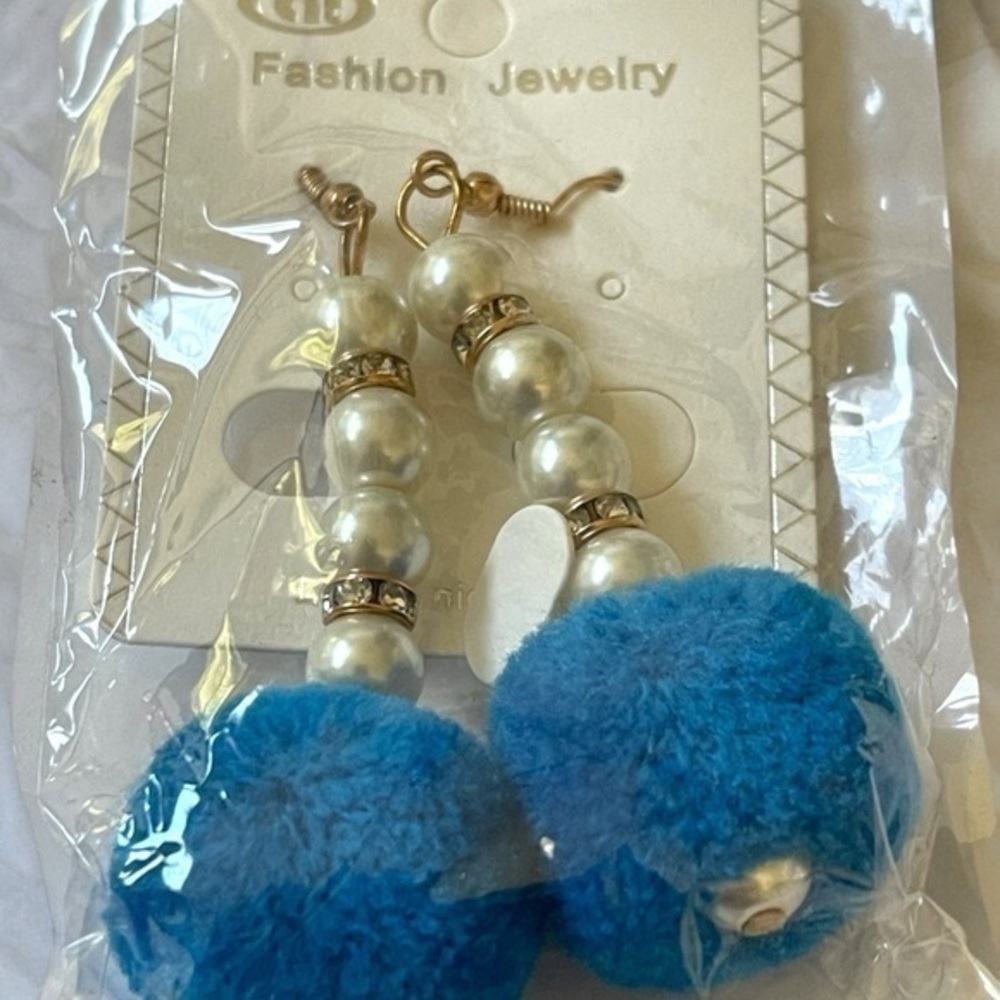 Chic Faux Pearl and Blue Pom Pom Dangle Earrings